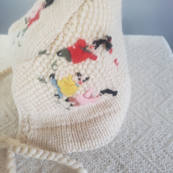 ADORABLE HANDMADE CROCHET/KNIT BABY/TODDLER FRONT TIE HAT WITH EMBROIDERED DESIG - Picture 7 of 8